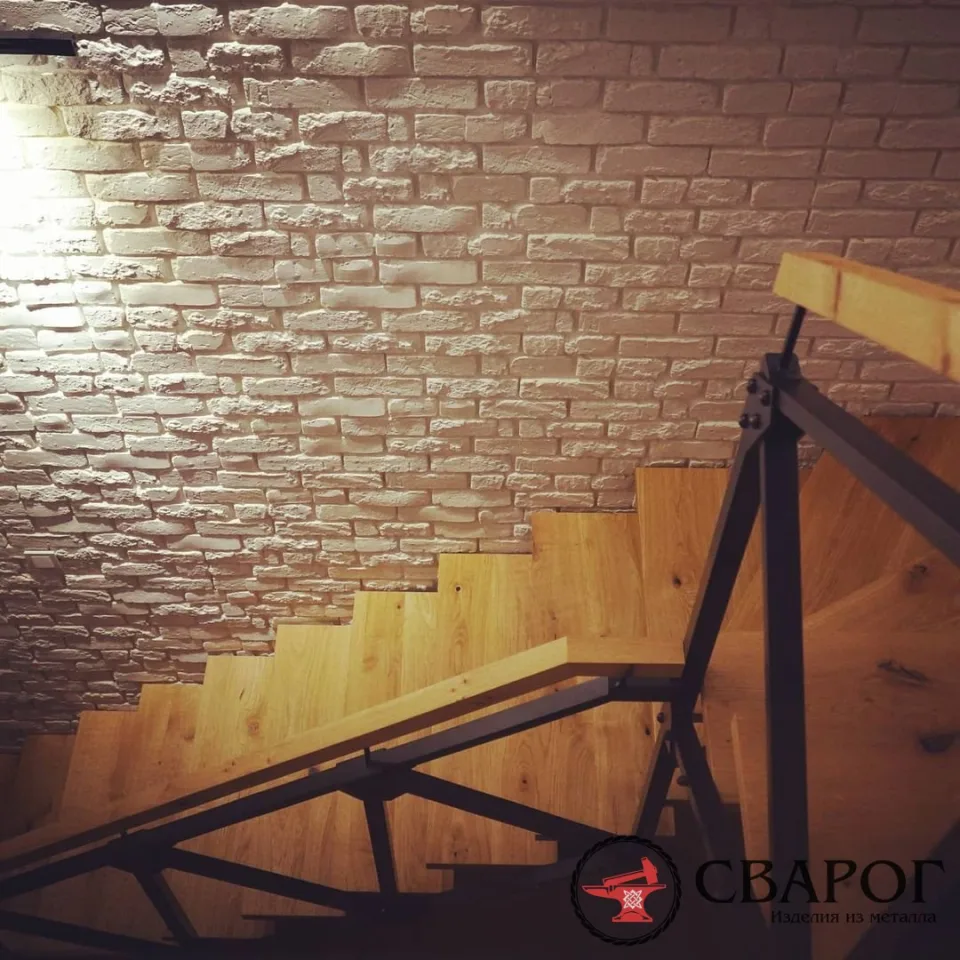Интерьерная лестница Wooden на монокосоуре