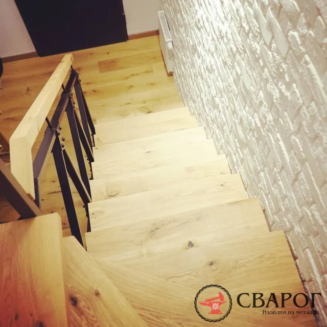 Интерьерная лестница "Wooden" на монокосоуре