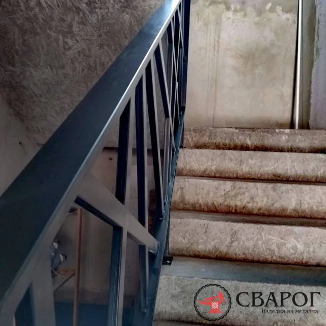 Лестница "Сиракуза" с перилами лофт