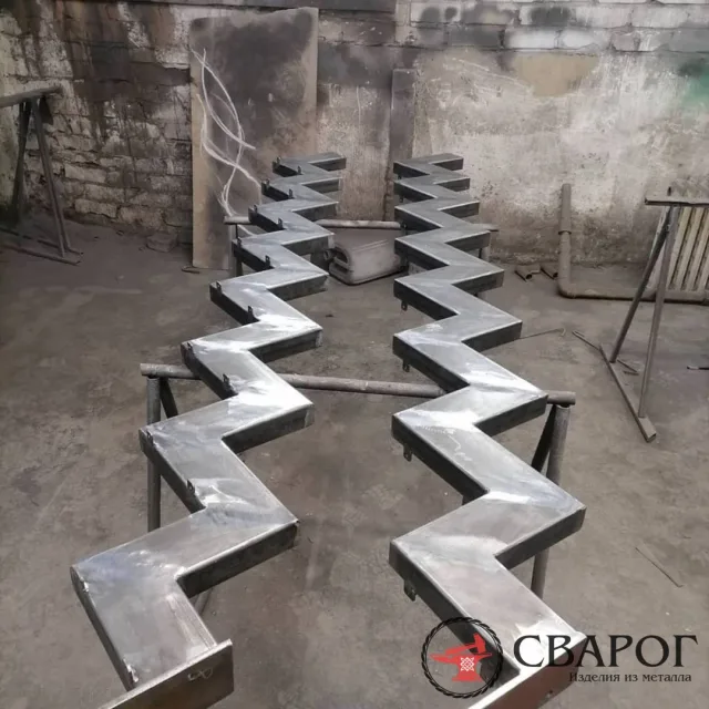 Лестница "Ираклион" на металлических косоурах