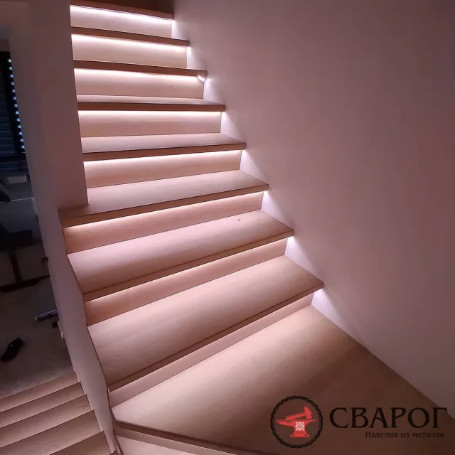 Деревянная лестница "Сербия" с подсветкой
