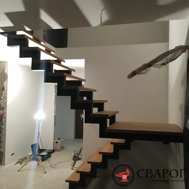 Лестница "Кишинёв" на косоурах с площадкой