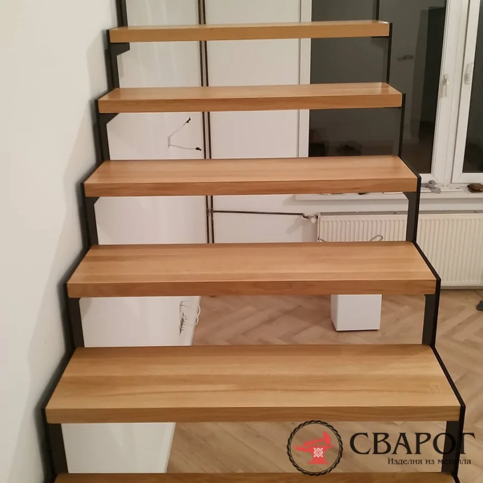Лестница Опатия с ступенями из ясеня