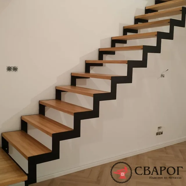 Лестница Опатия с ступенями из ясеня