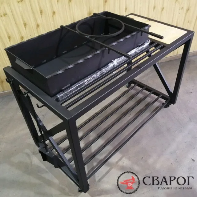 Мангал кованый со столиком и съемной жаровней.