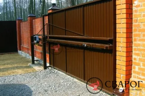 Откатные ворота со средней балкой