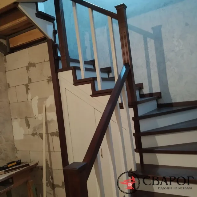 Поворотная лестница "Лиссабон" с забежными ступенями