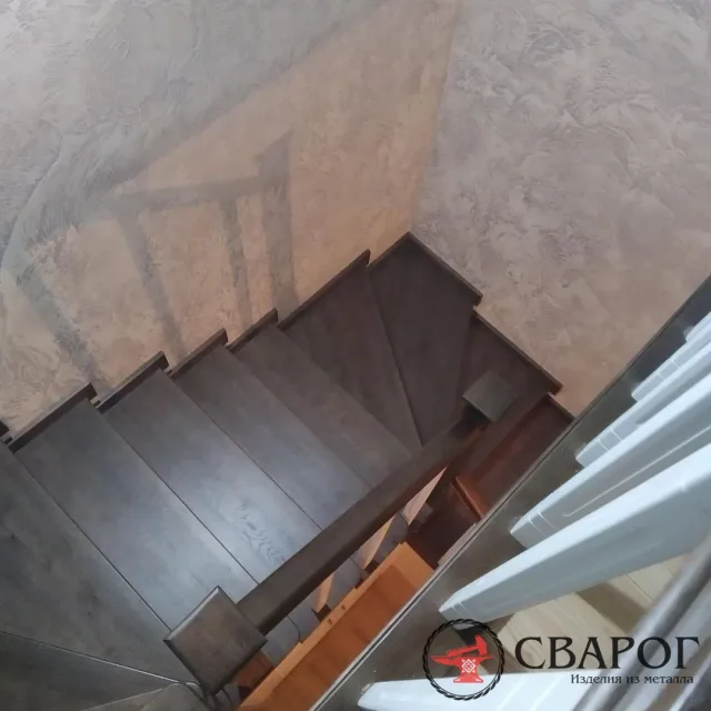 Поворотная лестница "Лиссабон" с забежными ступенями