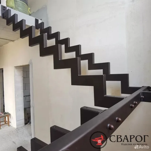 Каркас лестницы в дом на двух косоурах