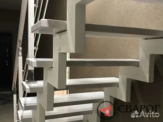 Каркас лестницы в частный дом с забежными ступенями