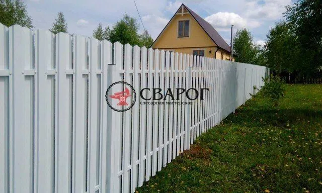 Забор из евроштакетника "Дуо"