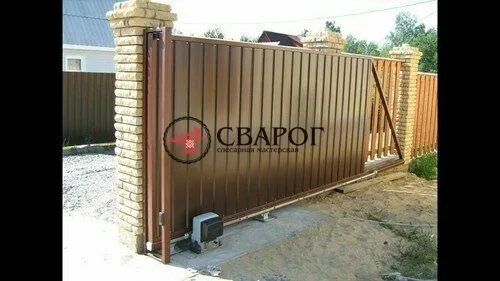 Откатные ворота из профлиста с калиткой