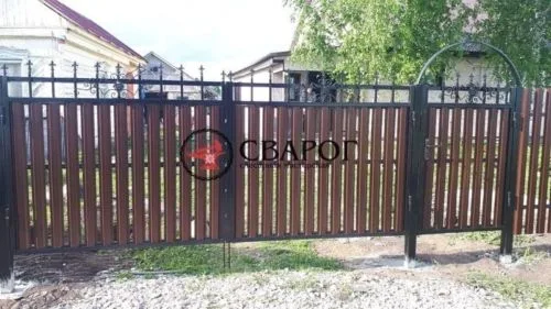 Распашные ворота из евроштакетника