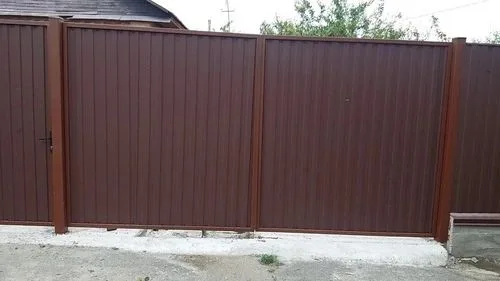 Распашные ворота из профнастила