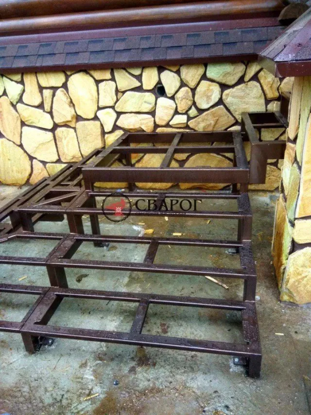 Входная группа из профильной трубы