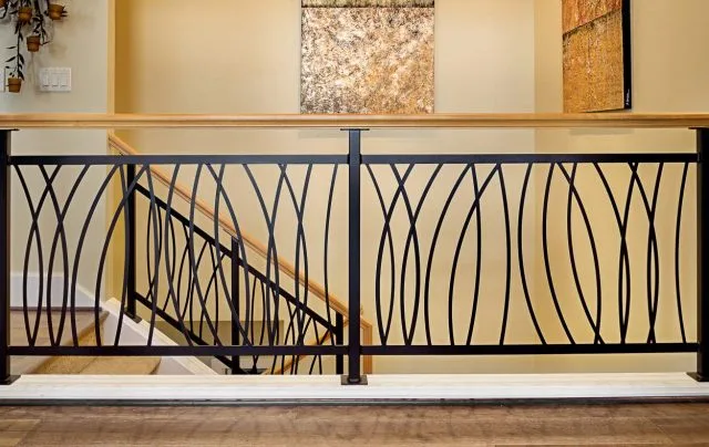 Перила с деревянным поручнем - П-1