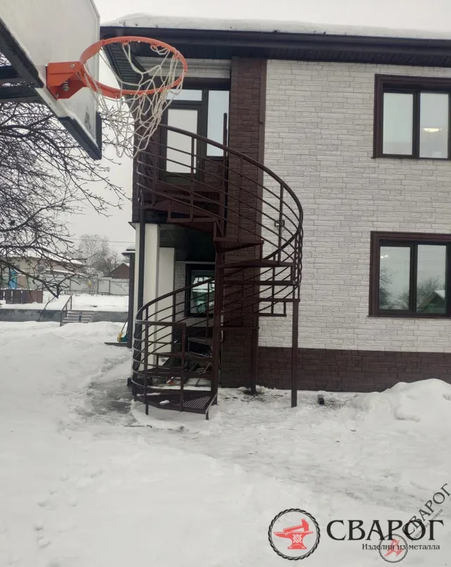 Лестница уличная винтовая
